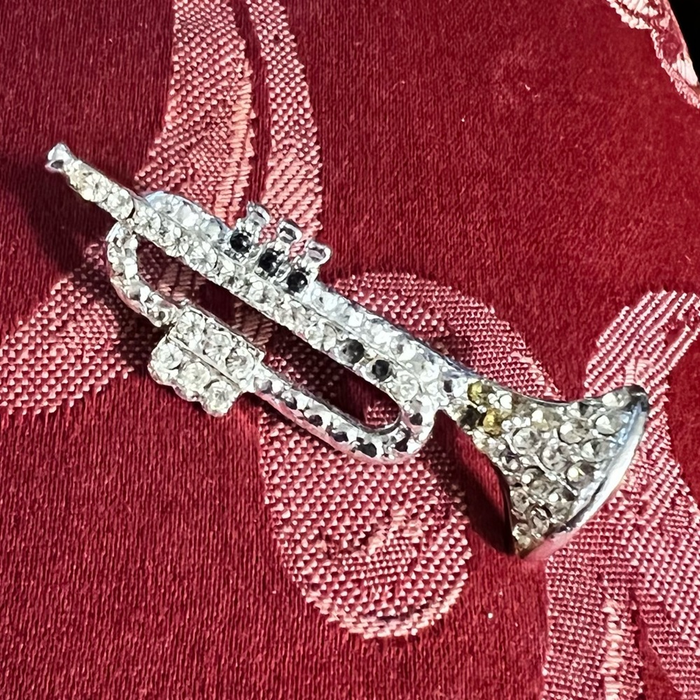 Vintage musical trumpet instruments pin